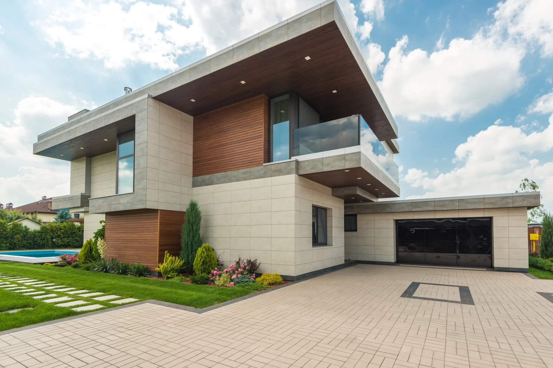 Accueil 21 Pavé uni pour l'entrée d'une maison moderne.
