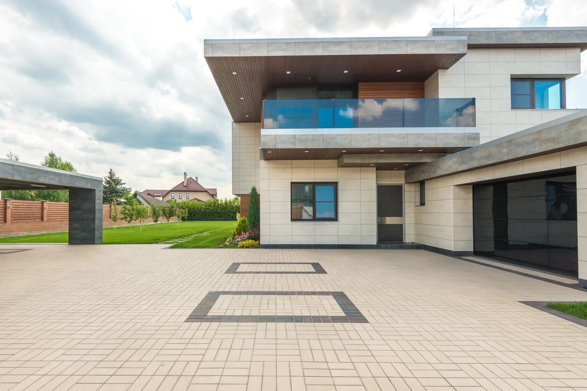 Accueil 31 Pavé uni pour l'entrée d'une maison moderne.